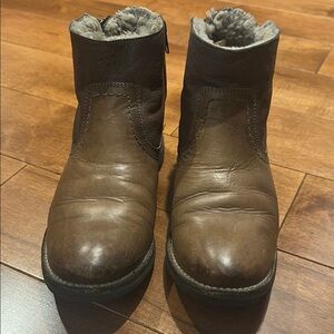 Frye Shearling Lined Brown Leather Boots